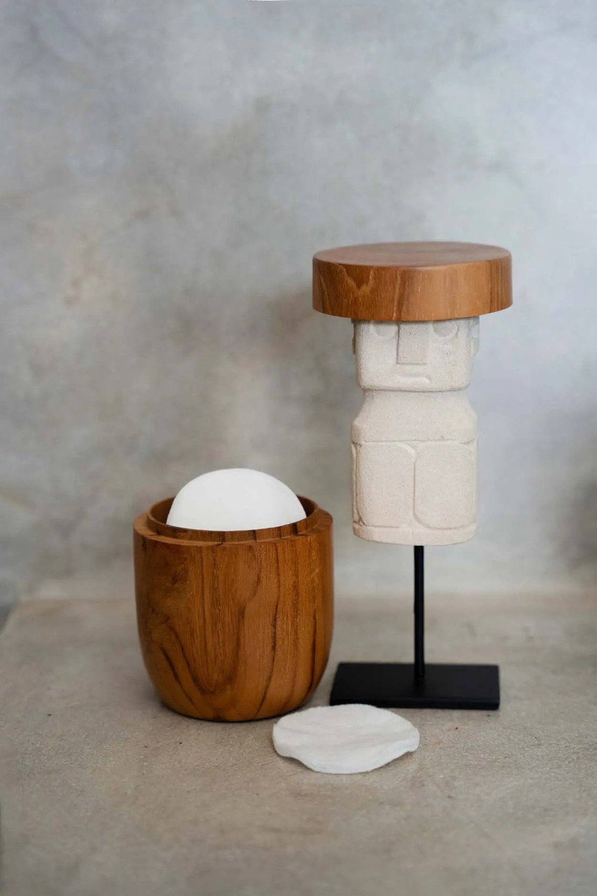 Bazar Bizar Zandstenen Sculptuur Sumba On Stand Naturel 7 x 4 x 17 cm