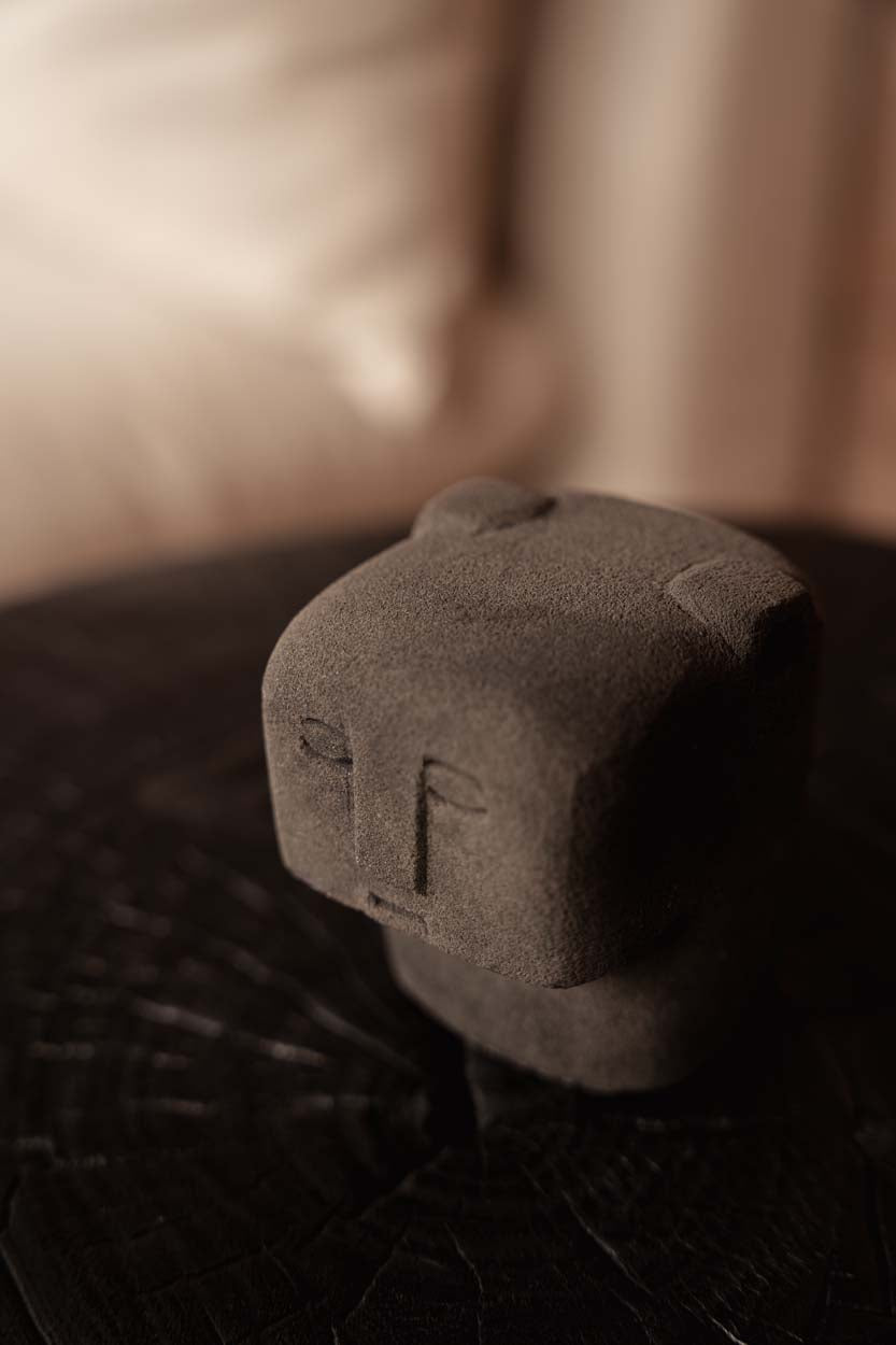 Bazar Bizar Zandstenen Sculptuur Sumba Grijs 6 x 7 x 9 cm