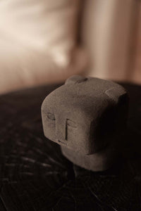 Bazar Bizar Zandstenen Sculptuur Sumba Grijs 6 x 7 x 9 cm