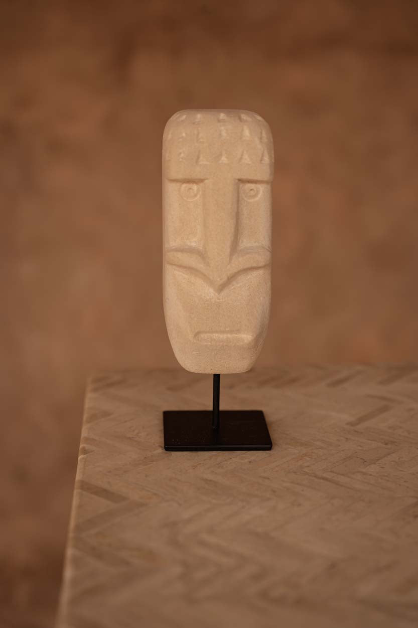Bazar Bizar Zandstenen Sculptuur Sumba #20 On Stand Naturel 5 x 6 x 19 cm