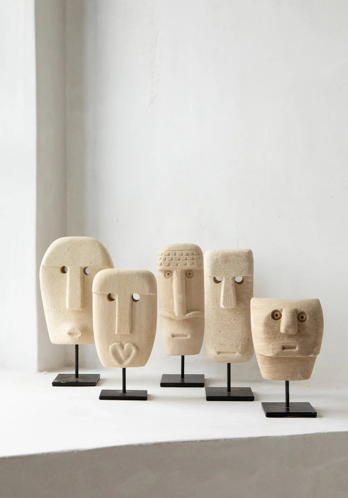 Bazar Bizar Zandstenen Sculptuur Sumba #20 On Stand Naturel 5 x 6 x 19 cm