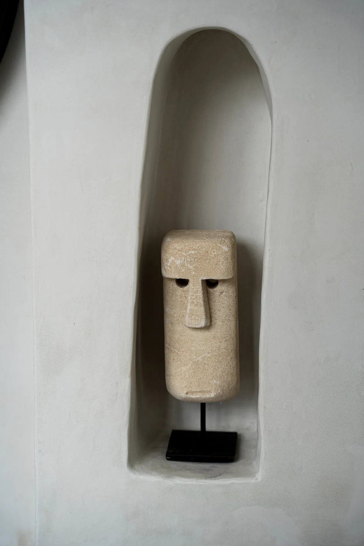 Bazar Bizar Zandstenen Sculptuur Sumba #20 On Stand Naturel 5 x 6 x 19 cm