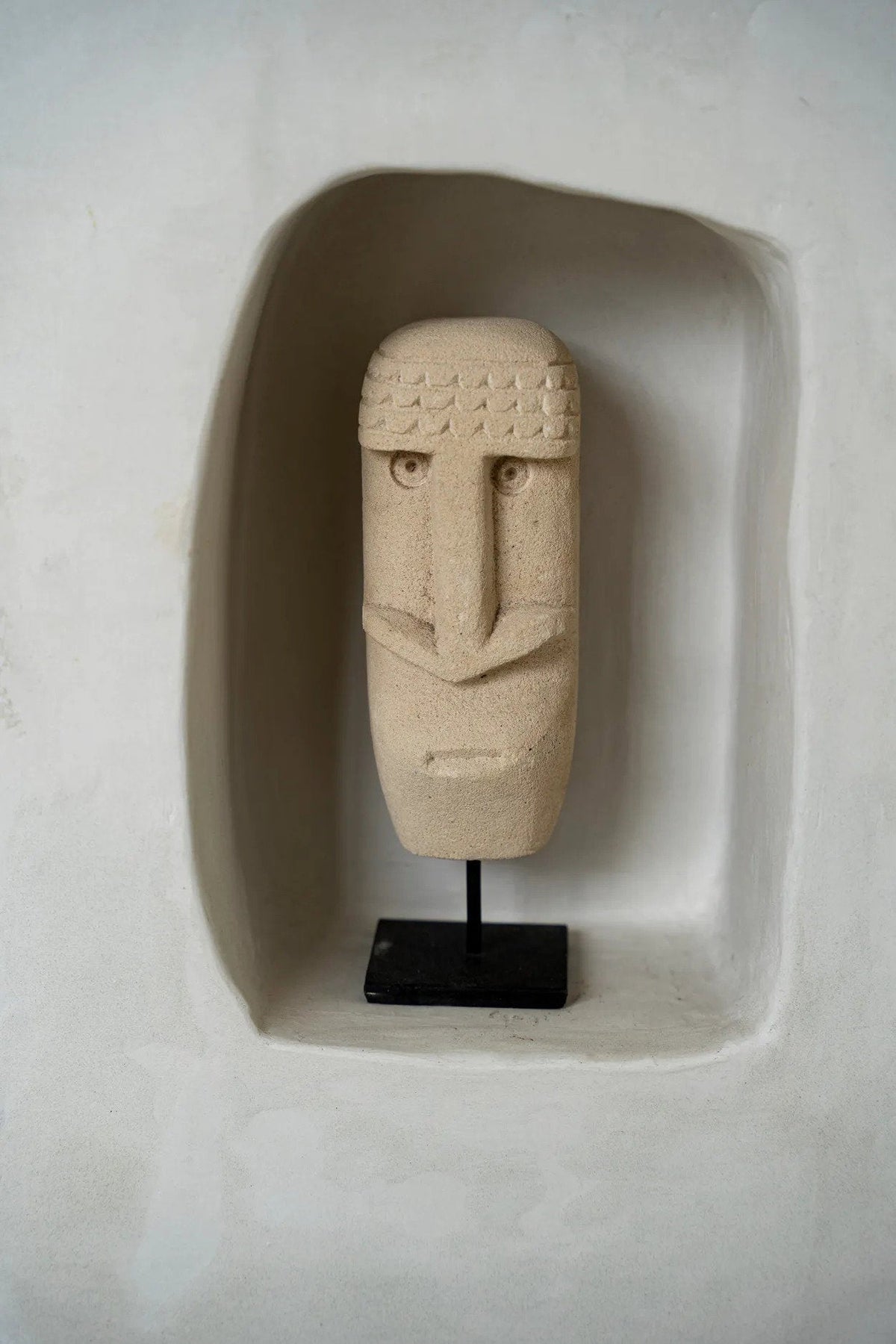 Bazar Bizar Zandstenen Sculptuur Sumba #21 On Stand Naturel 5 x 6 x 19 cm