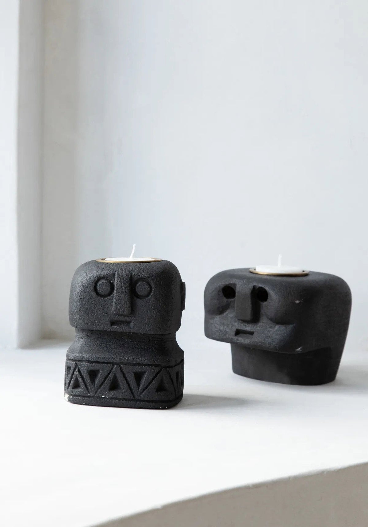 Bazar Bizar Zandstenen Kandelaar Sumba Zwart 10 x 10 x 9 cm