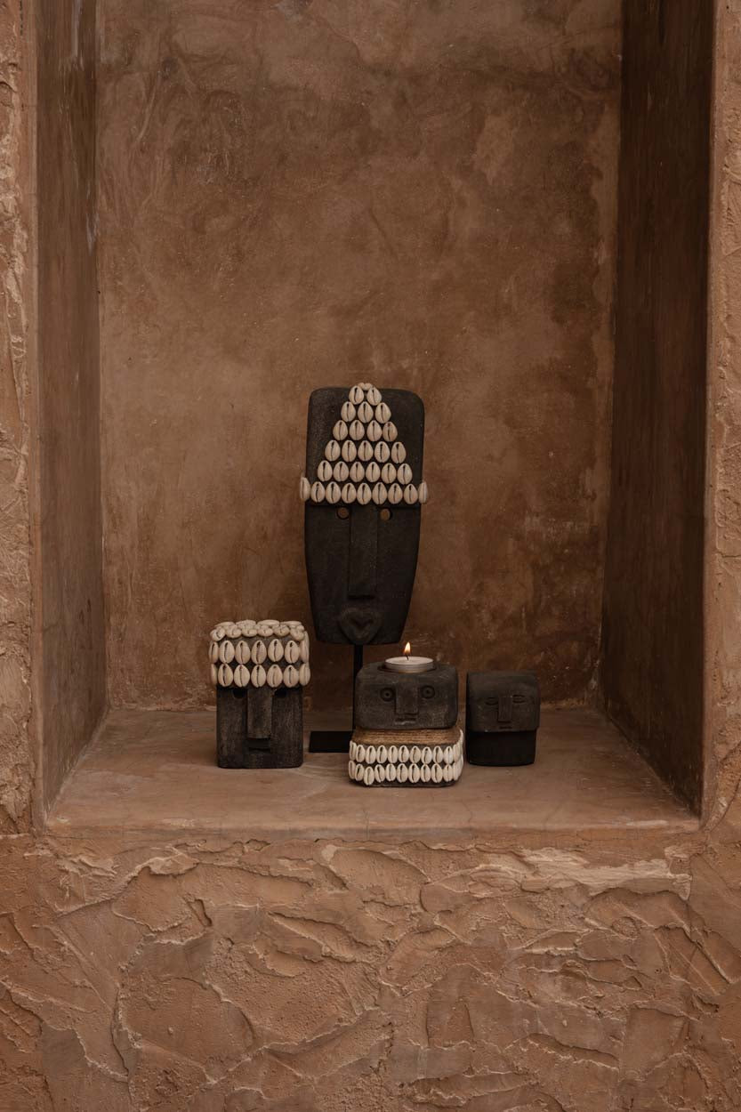 Bazar Bizar Zandstenen Sculptuur Sumba On Stand Grijs 10 x 5 x 32 cm