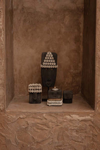 Bazar Bizar Zandstenen Sculptuur Sumba On Stand Grijs 10 x 5 x 32 cm