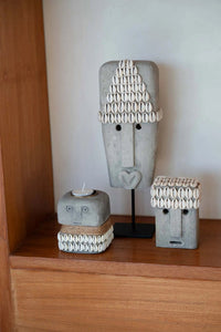 Bazar Bizar Zandstenen Sculptuur Sumba On Stand Grijs 10 x 5 x 32 cm