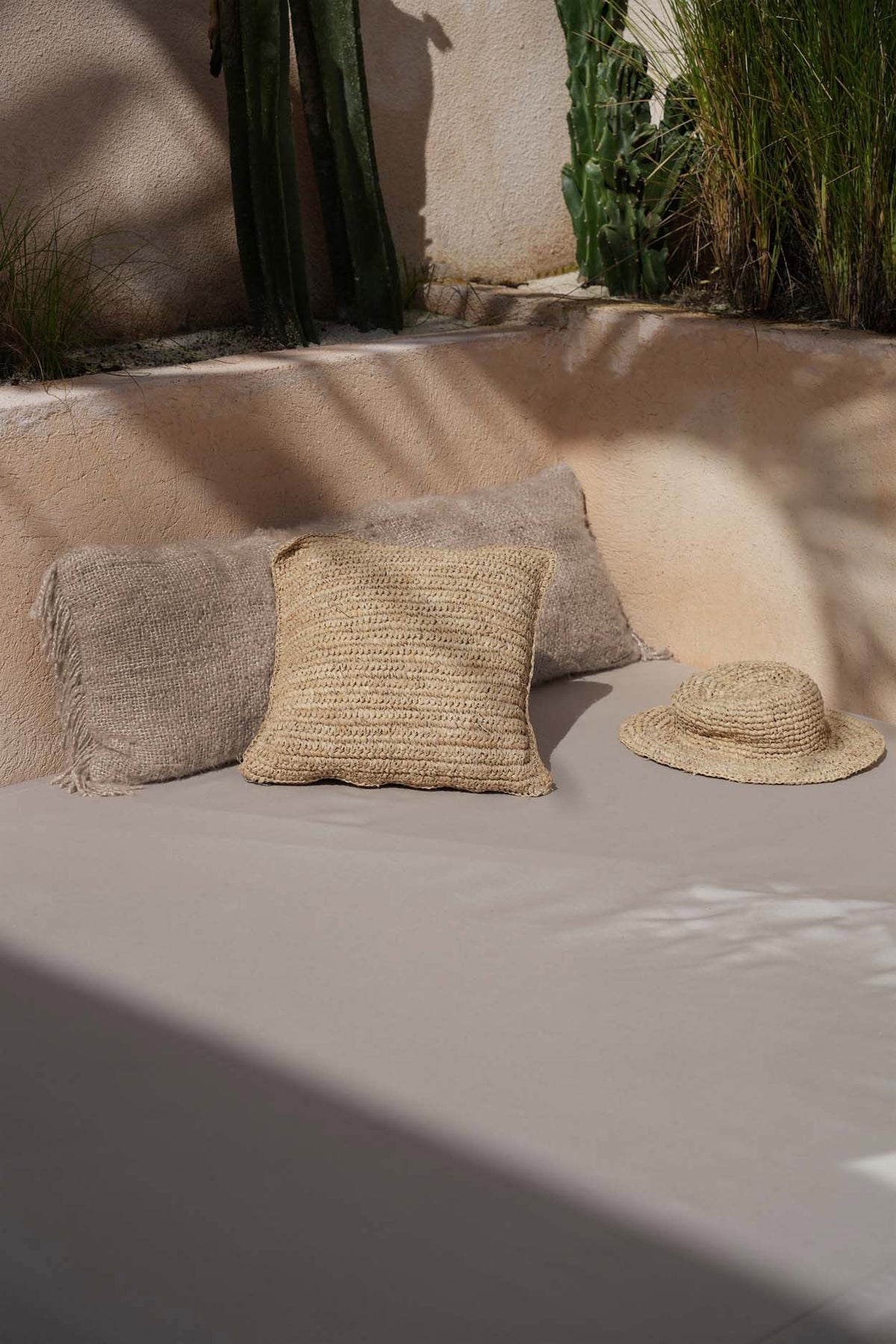 Bazar Bizar Housse de coussin En Raphia Flowers Naturel 40 x 40 cm