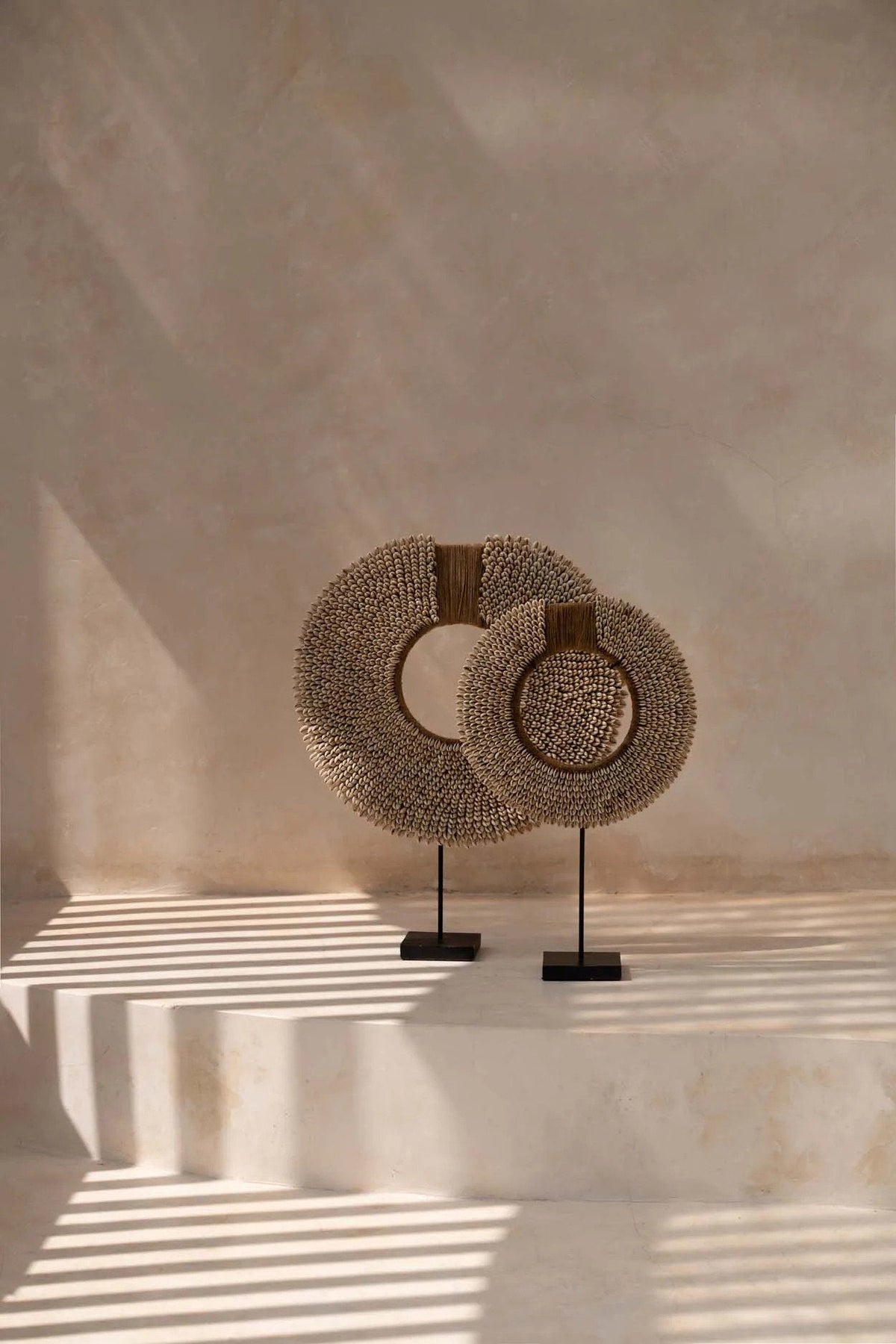 Bazar Bizar Schelp Sculptuur Réunion Shell On Stand Naturel 40 x 10 x 48 cm