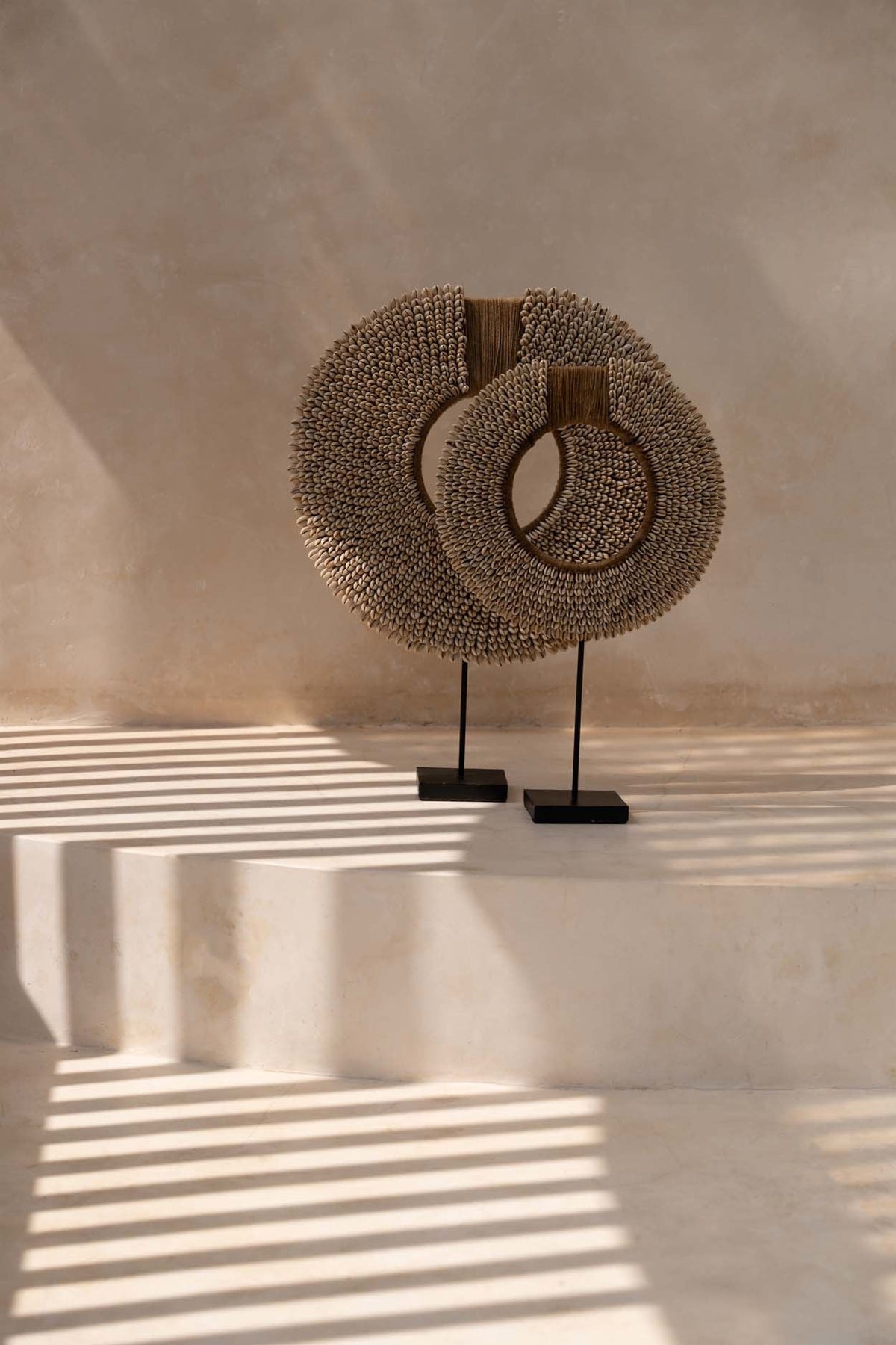 Bazar Bizar Schelp Sculptuur Réunion Shell On Stand Naturel 40 x 10 x 48 cm