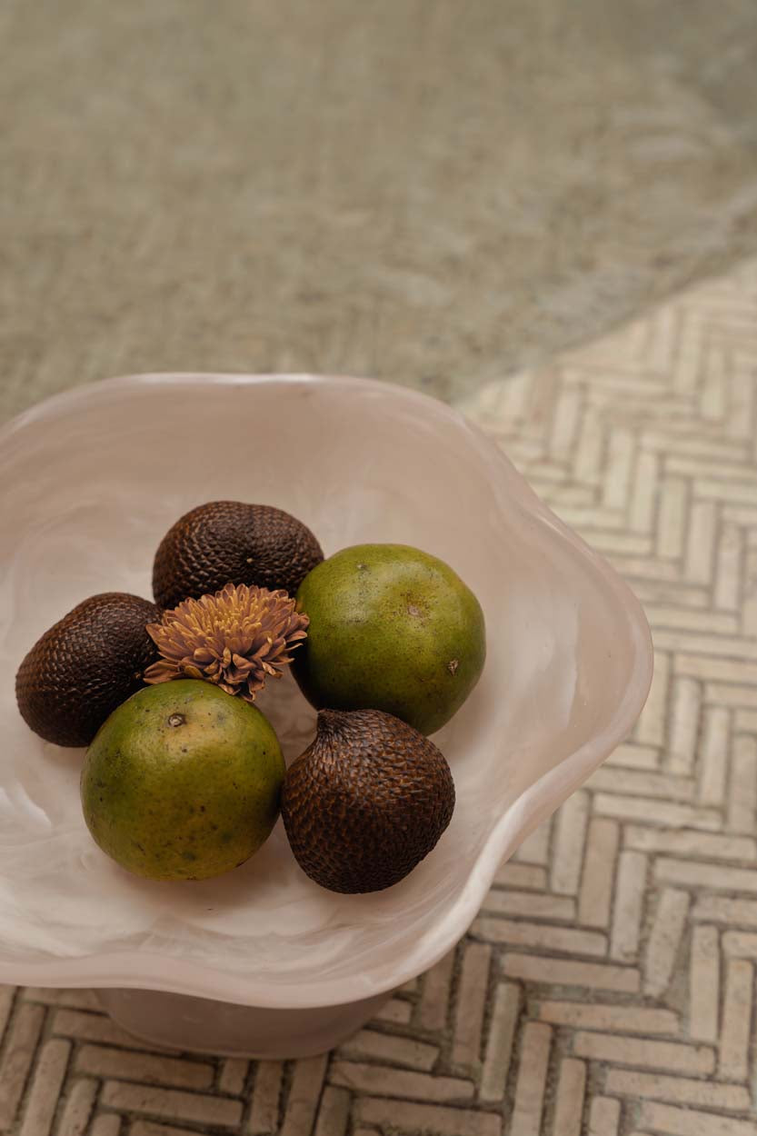 Bazar Bizar Kunsthars Schaal Organic Fruit Stand Roze/Wit Ø27 x H15 cm
