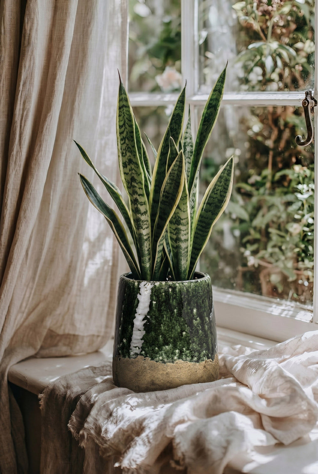 Bazar Bizar Aardewerken Plantenpot Moss Conical Betongroen Ø21 x H29 cm