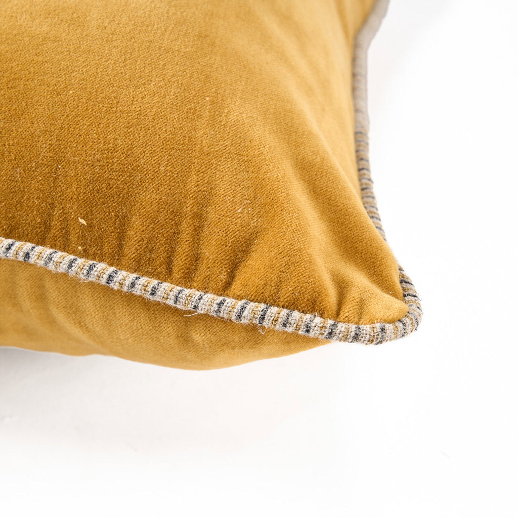 Bazar Bizar Housse de coussin En Velours Crush Jaune moutarde 50 x 50 cm