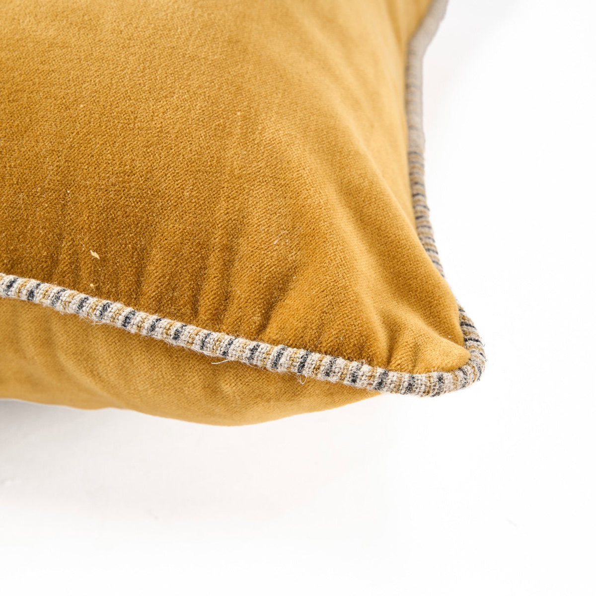 Bazar Bizar Housse de coussin En Velours Crush Jaune moutarde 50 x 50 cm