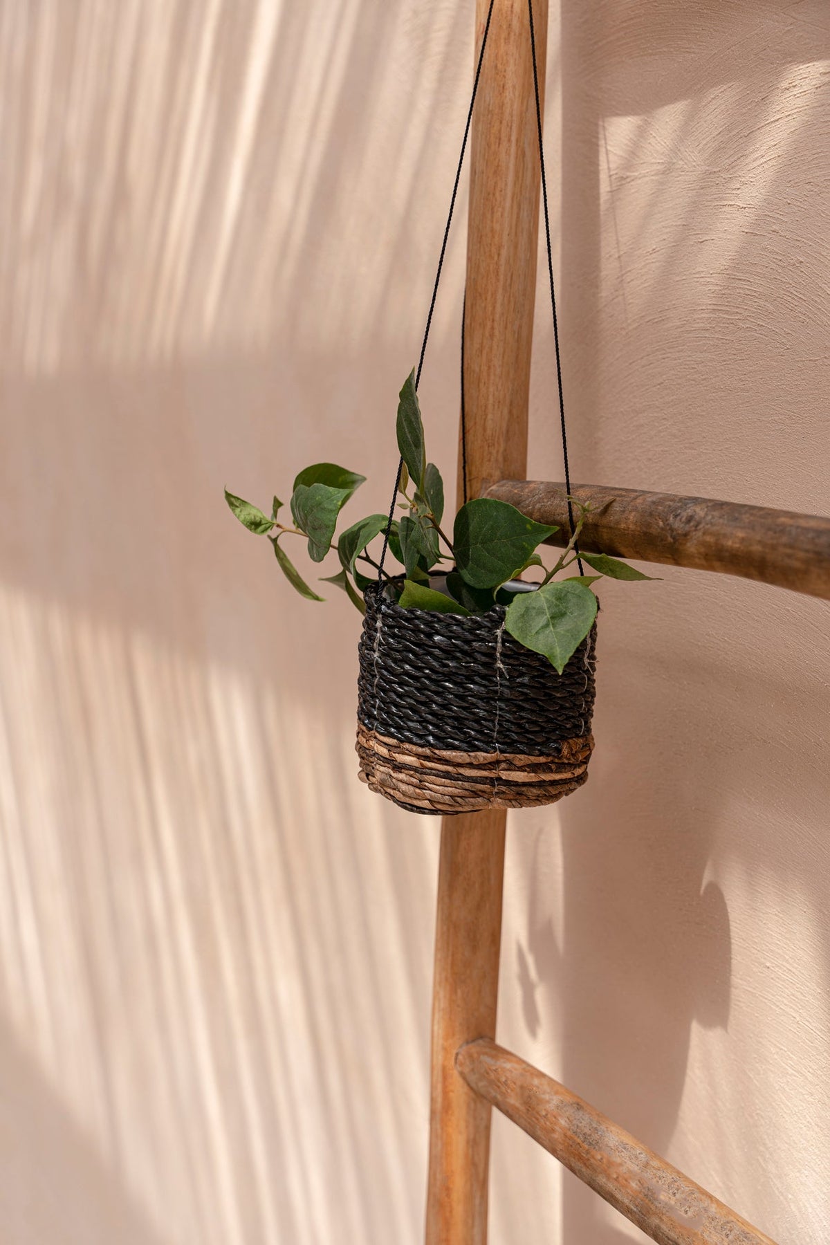Bazar Bizar Bananenblad Plantenhanger Banana Naturel/Zwart Ø11 x H10 cm