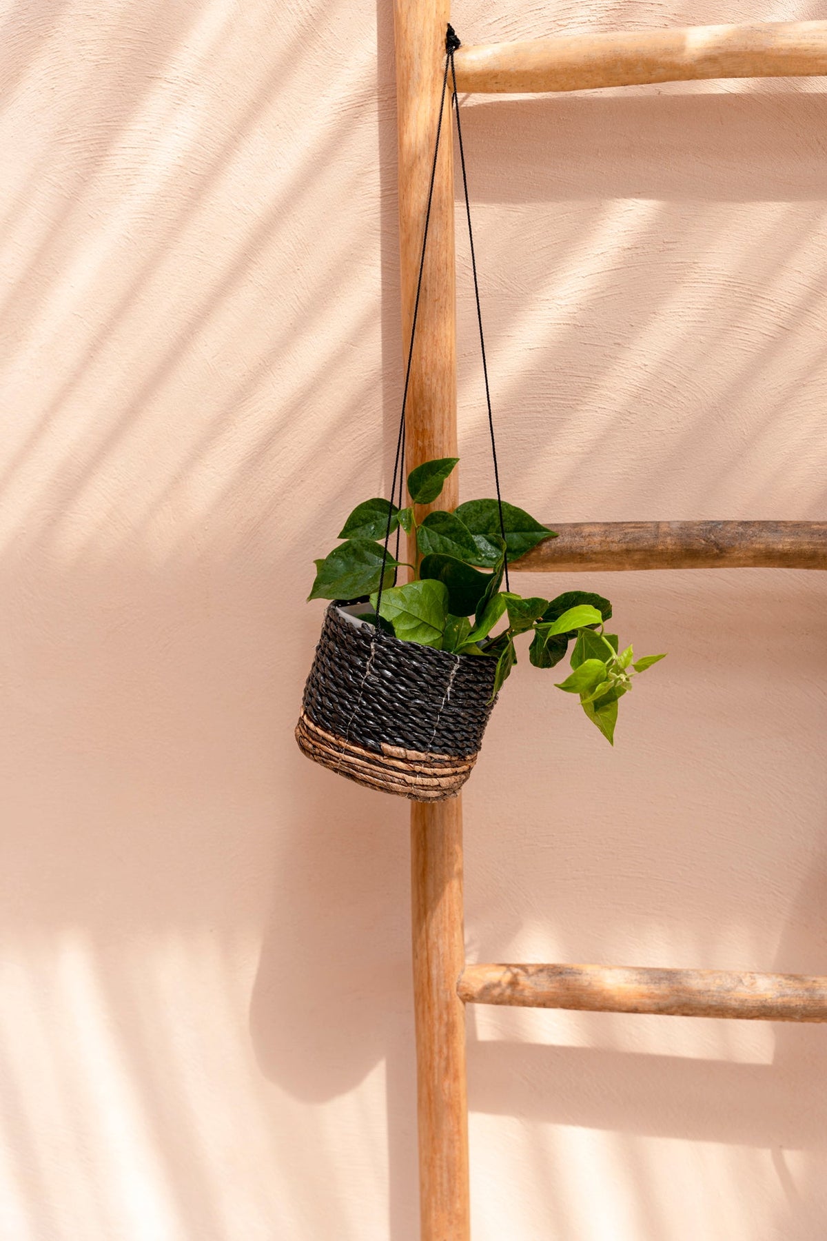 Bazar Bizar Bananenblad Plantenhanger Banana Naturel/Zwart Ø11 x H10 cm