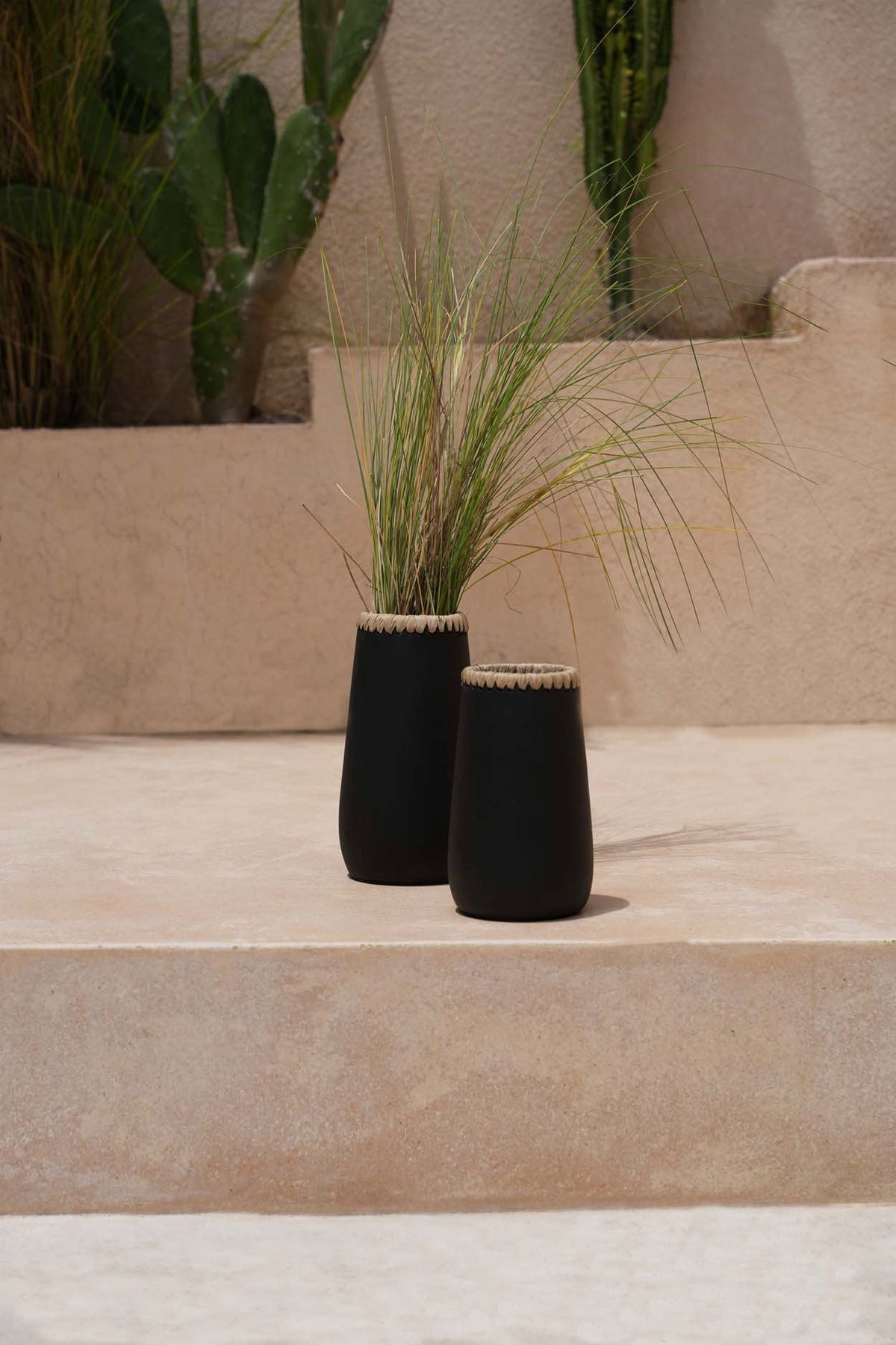 Bazar Bizar Terracotta Vaas Sneaky Zwart/Naturel Ø14 x H22 cm