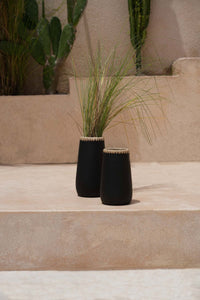 Bazar Bizar Terracotta Vaas Sneaky Zwart/Naturel Ø14 x H22 cm