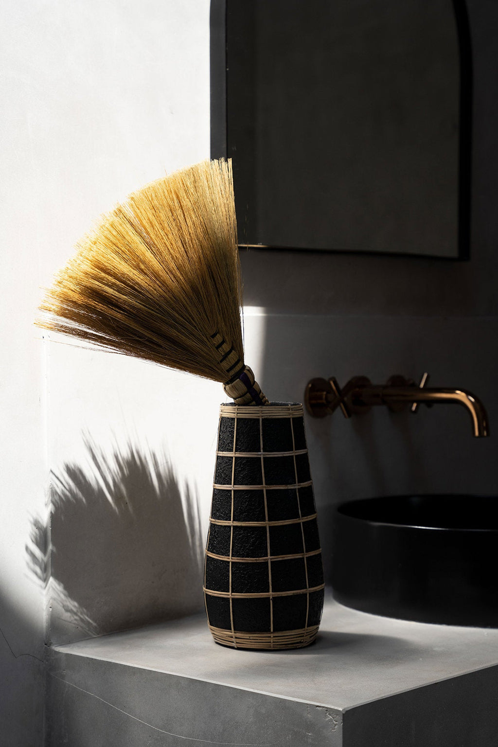 Bazar Bizar Vase En Terre Cuite Cutie Noir/Naturel Ø14 x H31 cm
