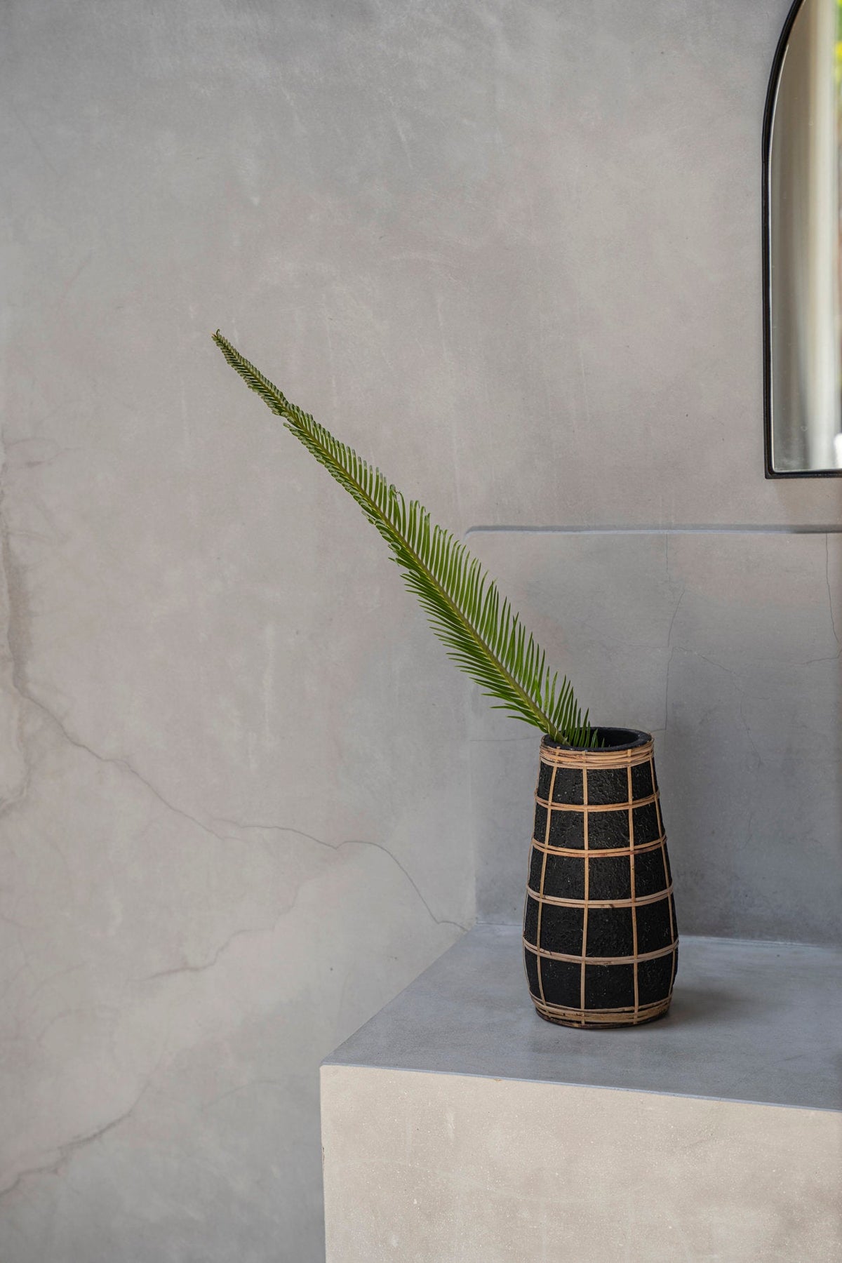 Bazar Bizar Vase En Terre Cuite Cutie Noir/Naturel Ø14 x H26 cm