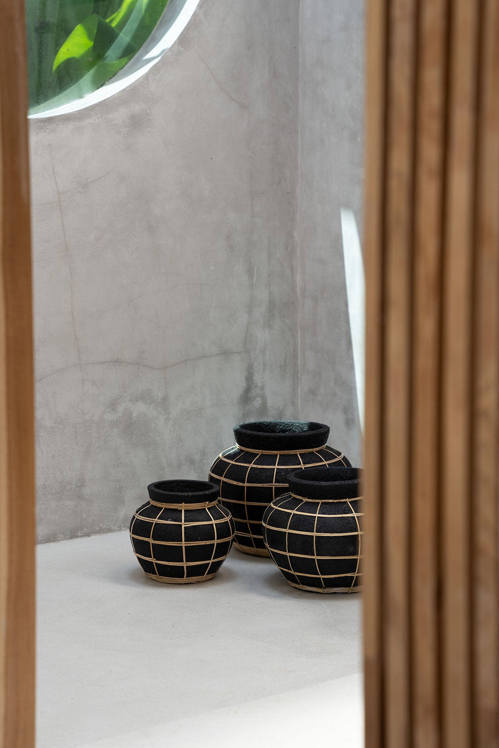Bazar Bizar Vase En Terre Cuite Belly Noir/Naturel Ø33 x H27 cm