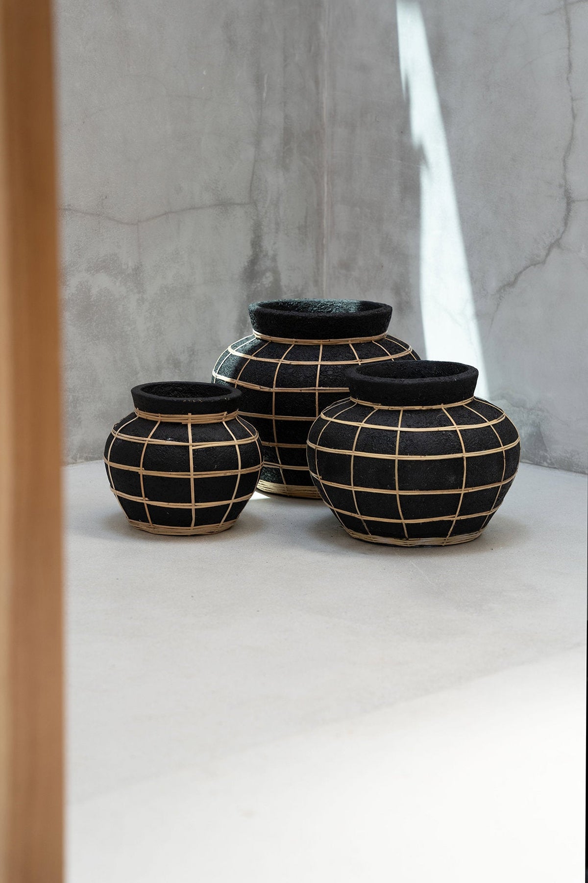 Bazar Bizar Vase En Terre Cuite Belly Noir/Naturel Ø29 x H23 cm