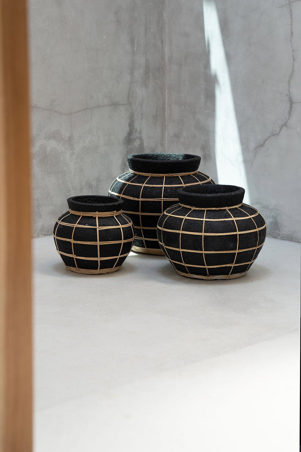 Bazar Bizar Vase En Terre Cuite Belly Noir/Naturel Ø25 x H19 cm