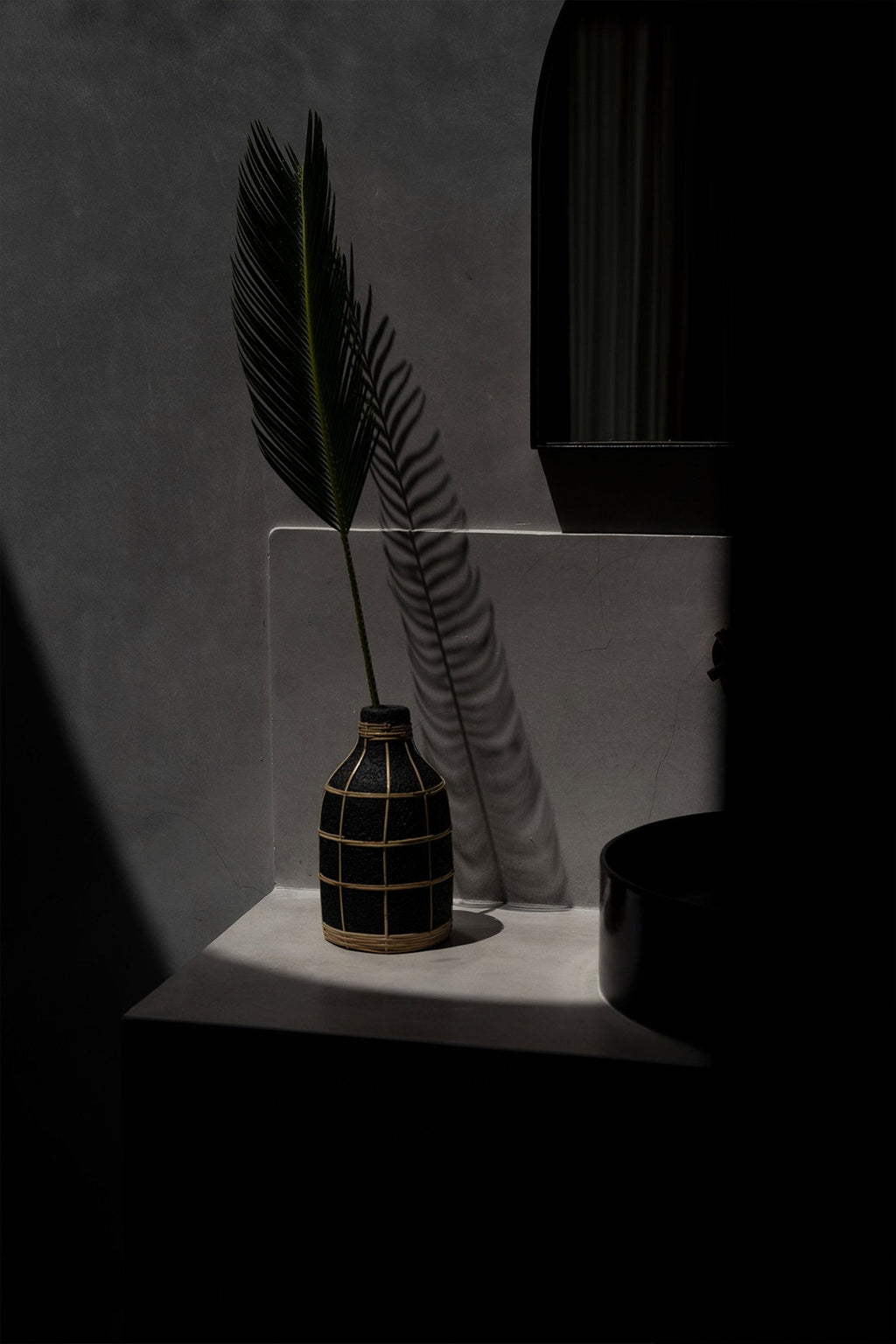 Bazar Bizar Vase En Terre Cuite Whoopy Noir/Naturel Ø13 x H24 cm