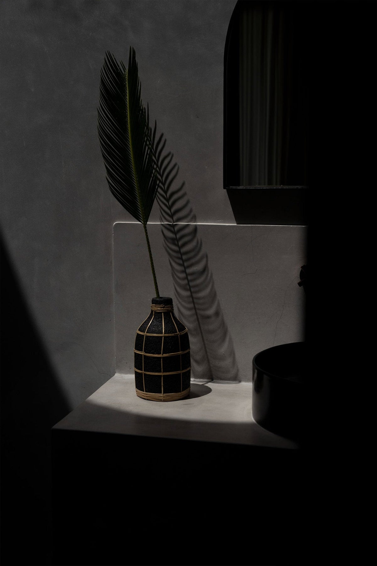 Bazar Bizar Vase En Terre Cuite Whoopy Noir/Naturel Ø13 x H24 cm