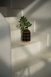 Bazar Bizar Vase En Terre Cuite Whoopy Noir/Naturel Ø13 x H23 cm