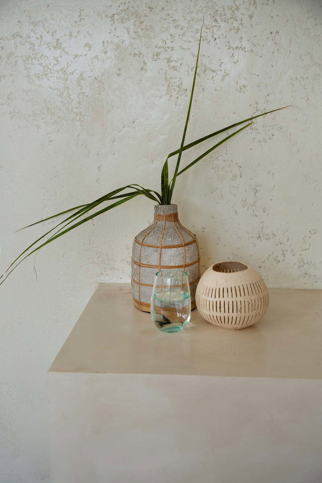 Bazar Bizar Vase En Terre Cuite Whoopy Béton/Naturel Ø13 x H24 cm